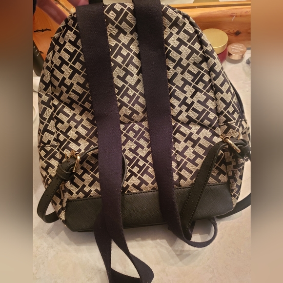 Nice black and gray, small Tommy Hilfiger back pack. Great shape. - Picture 2 of 7